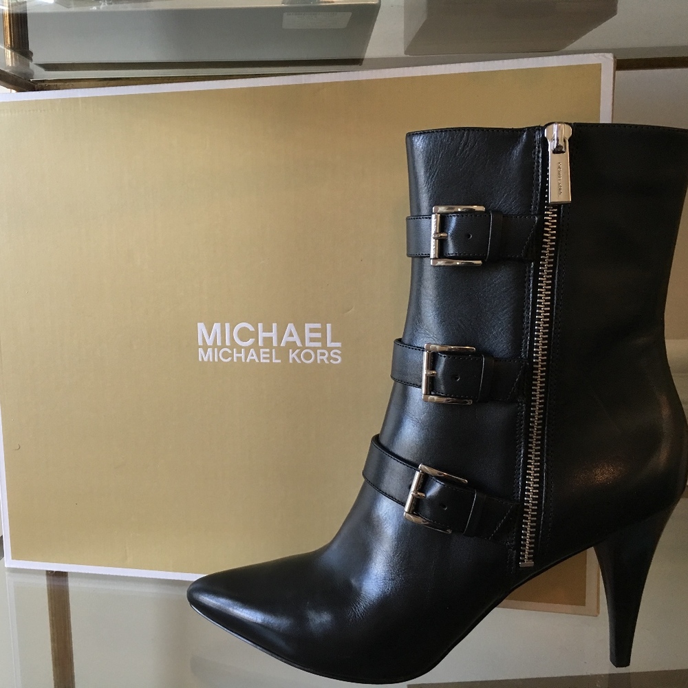 Michael Kors Lori.  Size 9.5
